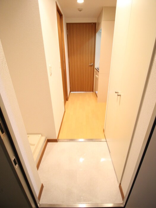 物件内観写真10　(玄関)