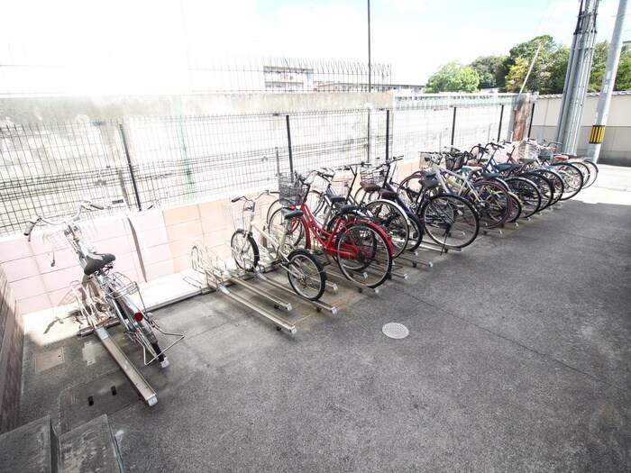 物件外観写真3　(駐輪場)