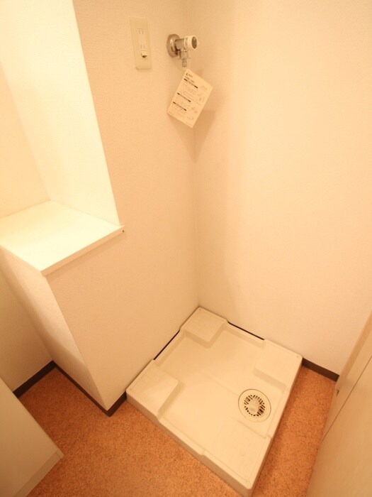 物件内観写真11　(洗濯機置場)