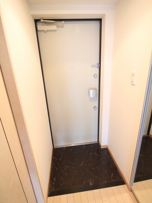 物件内観写真15　(玄関)