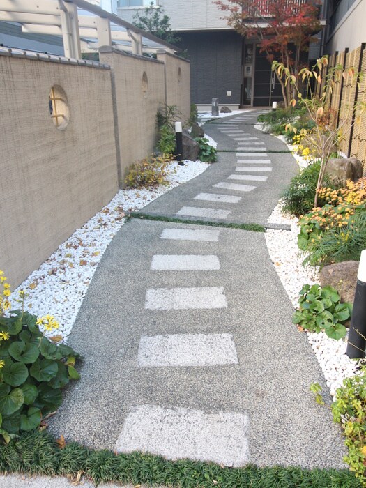 物件外観写真3　(エントランス部分)