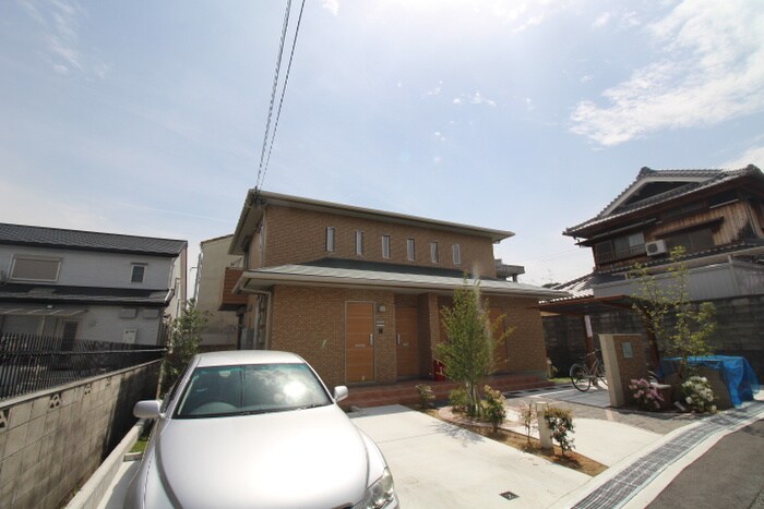 物件外観写真5　(駐車場)