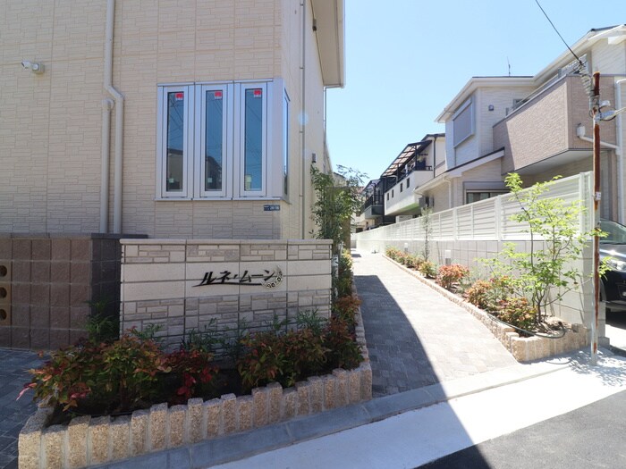 物件外観写真3　(エントランス部分)