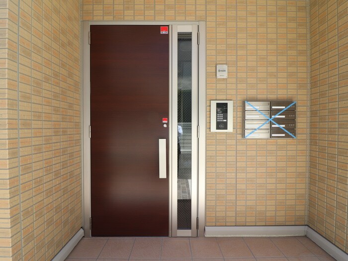 物件外観写真4　(エントランス部分)