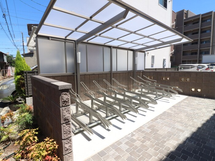 物件外観写真5　(駐輪場)