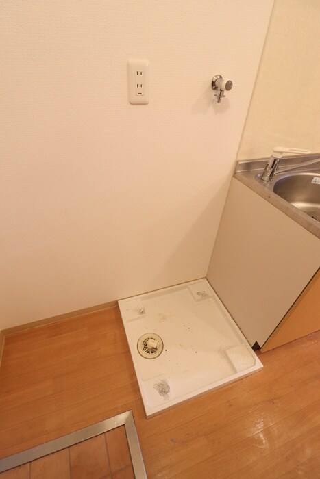 物件内観写真11　(洗濯機置場)