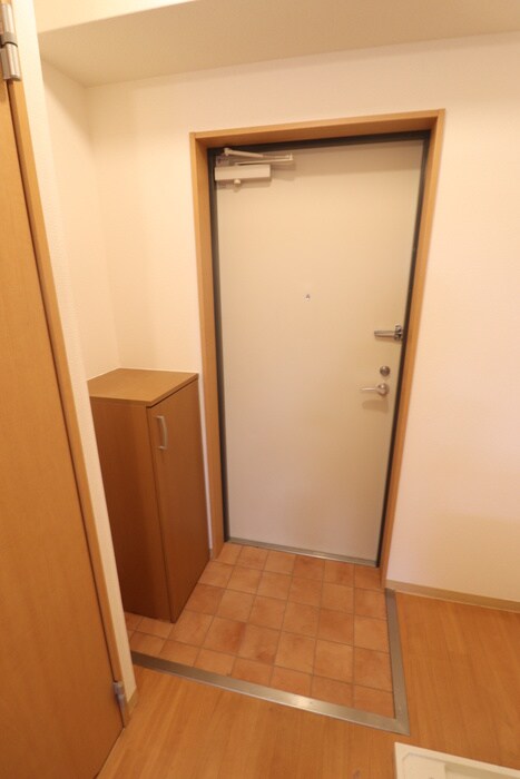 物件内観写真13　(玄関)
