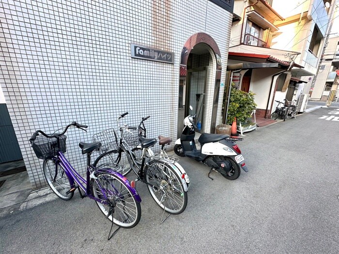 物件外観写真4　(エントランス部分)