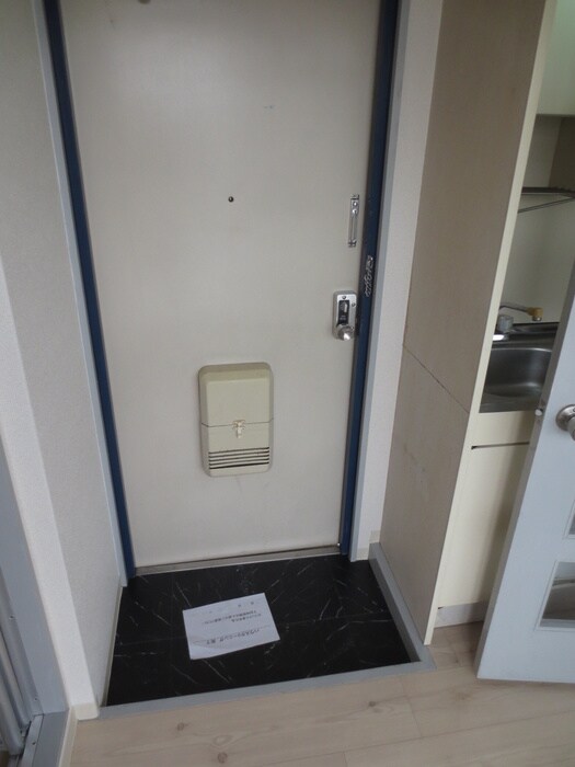 物件内観写真13　(玄関)