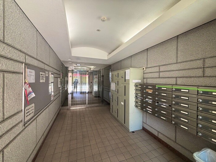 物件外観写真2　(エントランス部分)