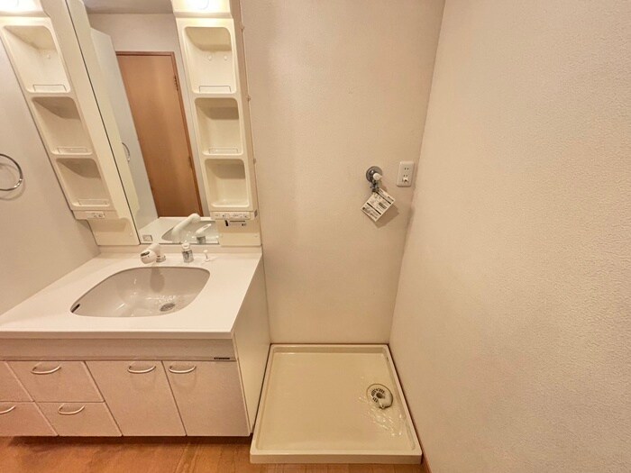 物件内観写真12　(洗濯機置場)