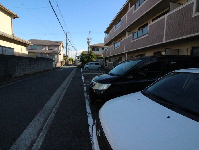 物件外観写真5　(駐車場)