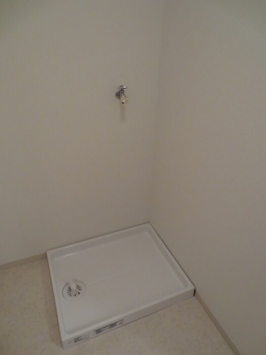 物件内観写真13　(洗濯機置場)