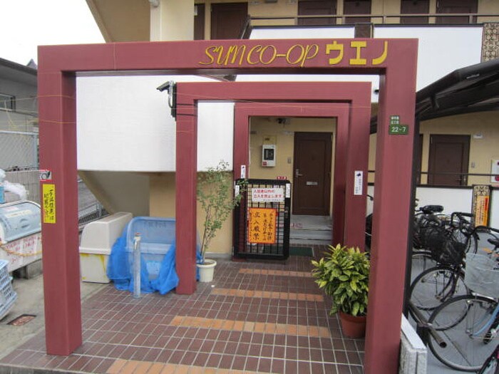 物件外観写真2　(エントランス部分)