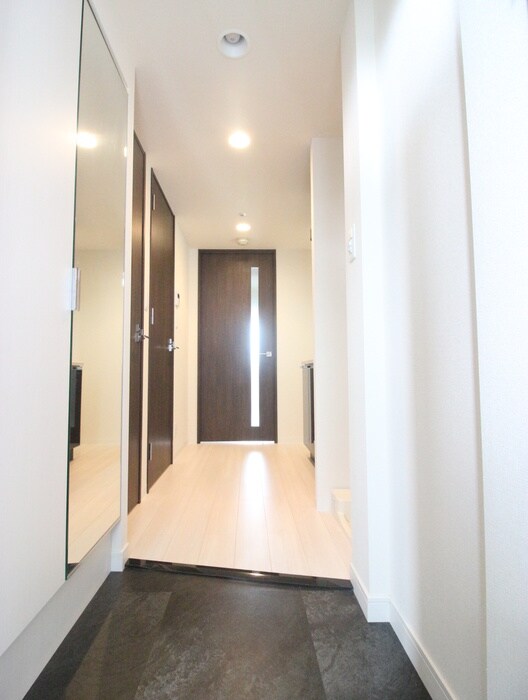 物件内観写真4　(玄関)