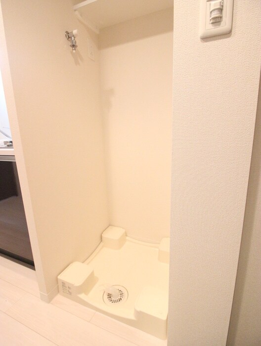 物件内観写真6　(洗濯機置場)