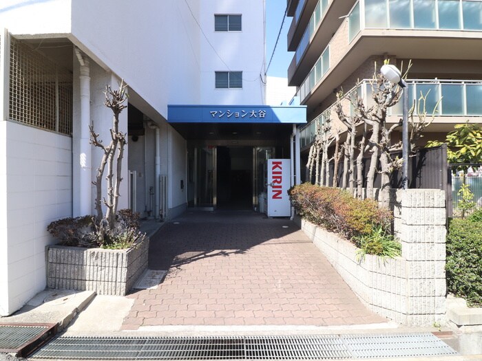 物件外観写真3　(エントランス部分)