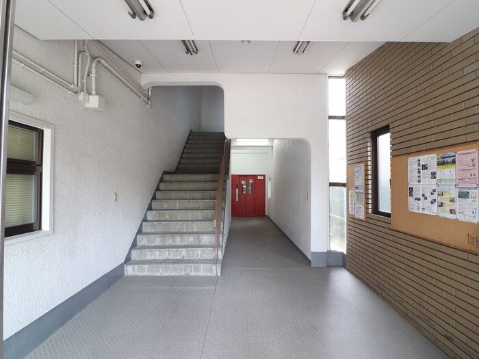 物件外観写真4　(エントランス部分)