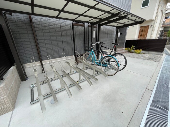物件外観写真5　(駐輪場)