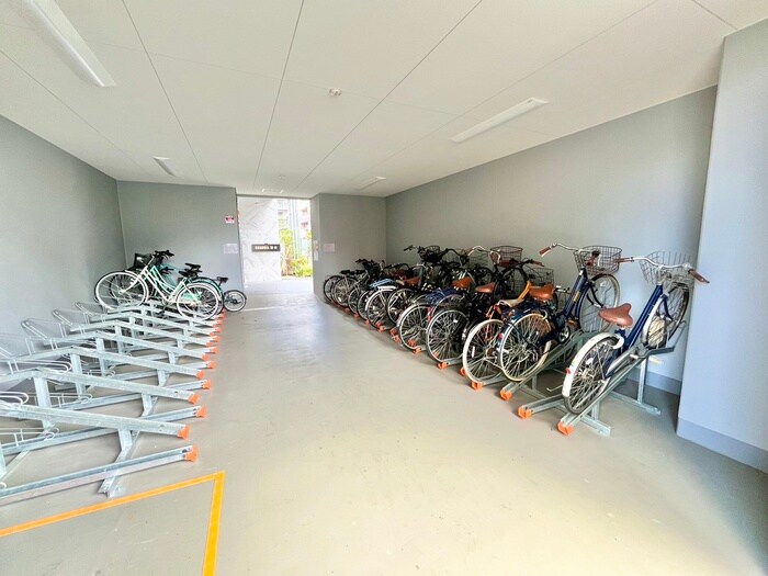 物件外観写真2　(駐輪場)