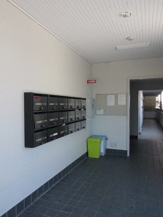 物件外観写真5　(エントランス部分)