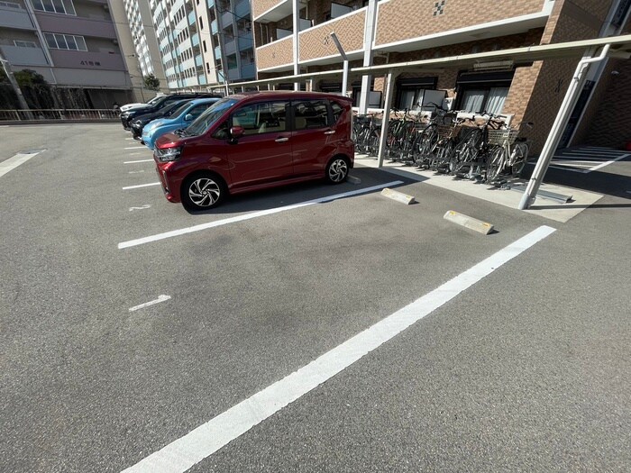 物件外観写真6　(駐車場)