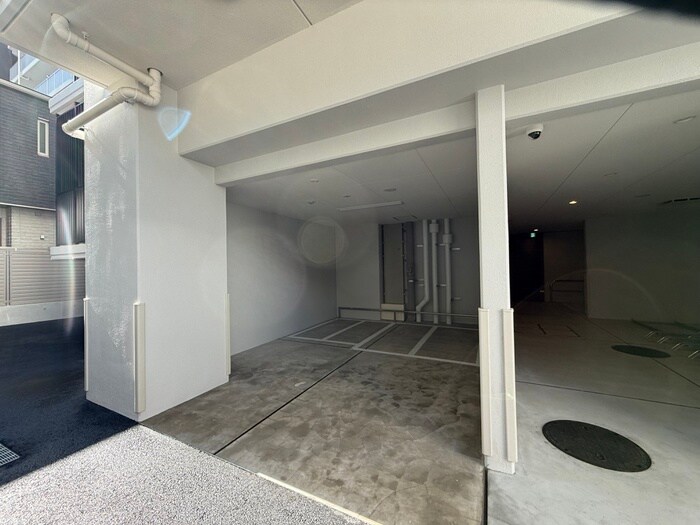 物件外観写真6　(バイク置き場)