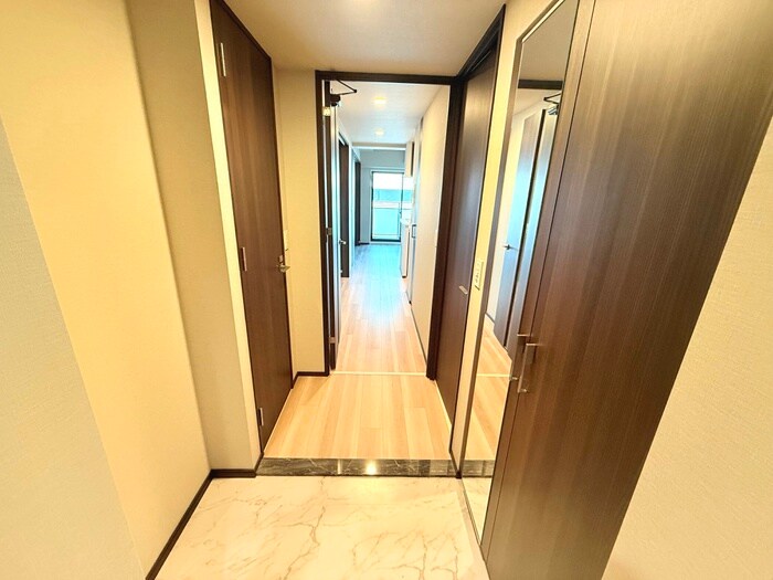 物件内観写真15　(玄関)