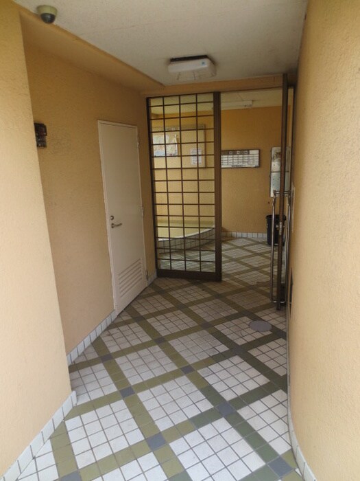 物件外観写真2　(エントランス部分)