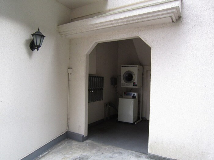 物件外観写真4　(エントランス部分)