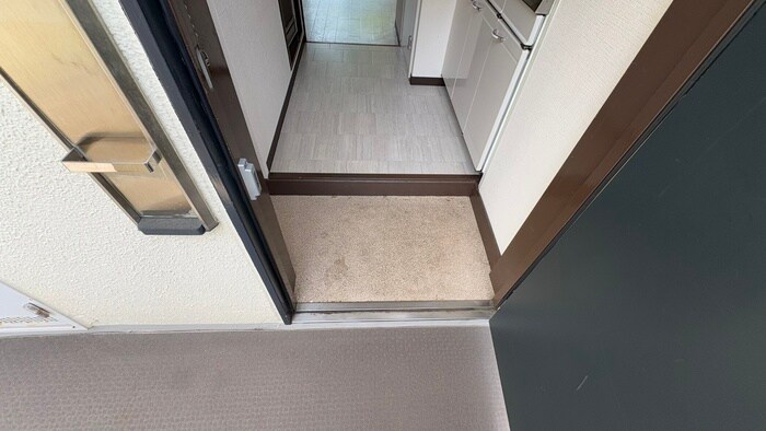 物件内観写真16　(玄関)