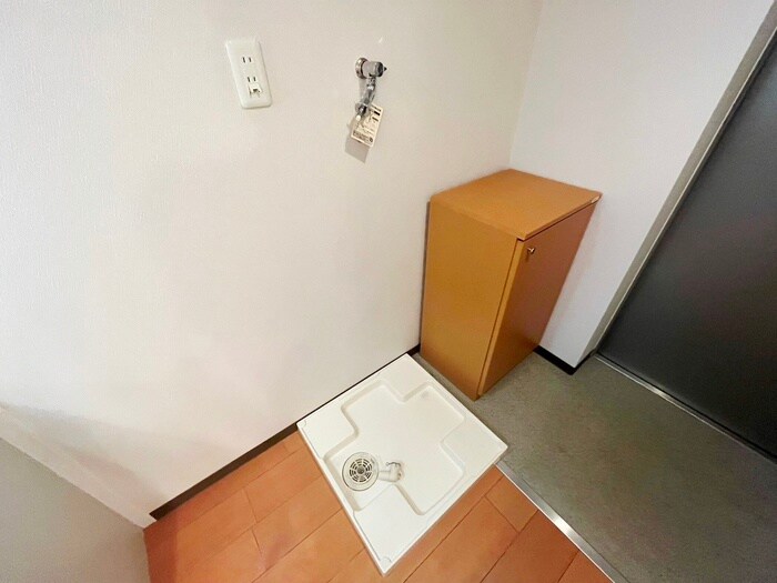 物件内観写真18　(洗濯機置場)