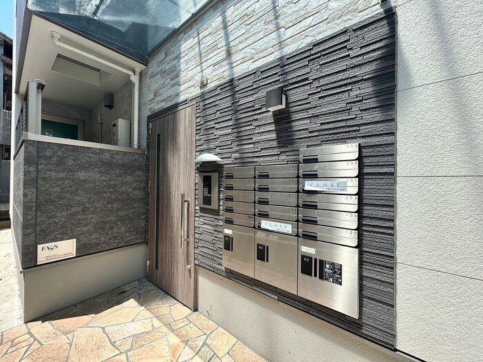 物件外観写真2　(エントランス部分)