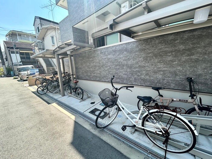 物件外観写真3　(駐輪場)