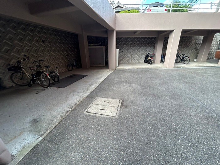物件外観写真5　(駐輪場)