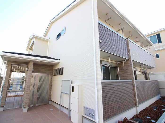 物件外観写真3　(エントランス部分)