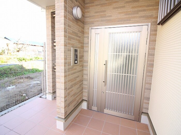 物件外観写真5　(エントランス部分)