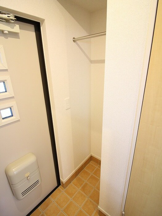 物件内観写真17　(玄関)