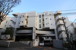 千里山ﾛｲﾔﾙﾏﾝｼｮﾝＤ棟（303）外観写真