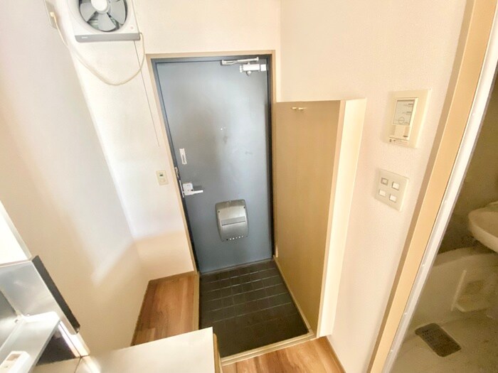 物件内観写真8　(玄関)