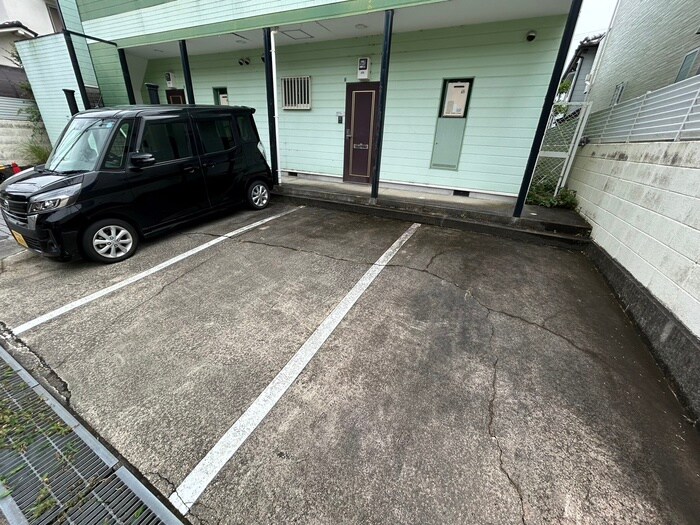 物件外観写真3　(駐車場)