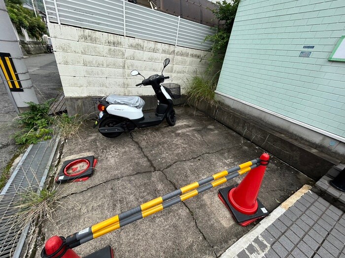 物件外観写真4　(駐輪場)