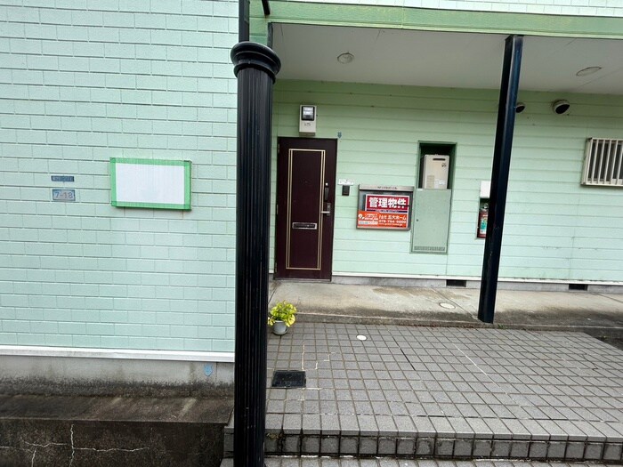 物件外観写真5　(エントランス部分)