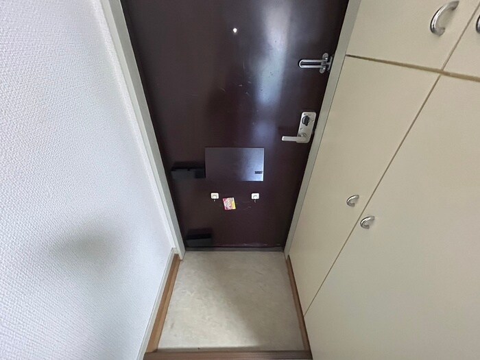物件内観写真16　(玄関)
