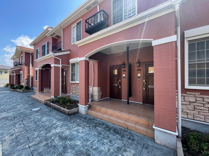 物件外観写真3　(エントランス部分)