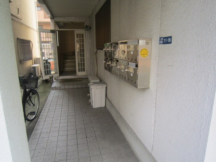 物件外観写真4　(エントランス部分)