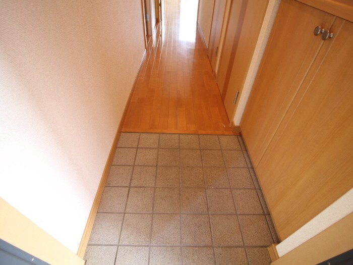 物件内観写真18　(玄関)
