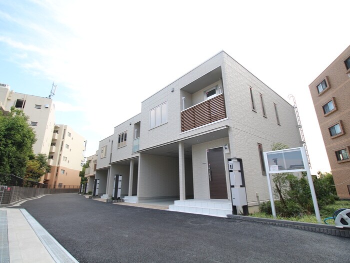 物件外観写真3　(エントランス部分)