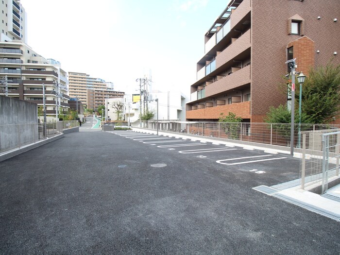 物件外観写真4　(駐車場)