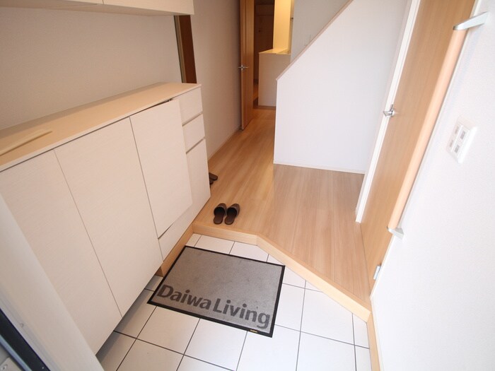 物件内観写真15　(玄関)